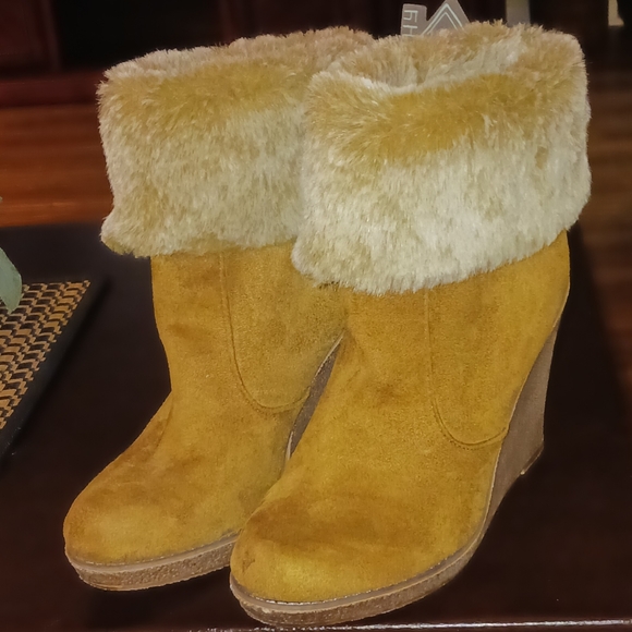 ZigiSoho Fur Booties with wedge heels Size 10 - Picture 2 of 13